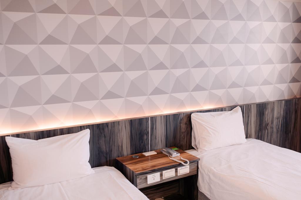Kiwi-Taichung Station Branch 1 Hotel Екстериор снимка