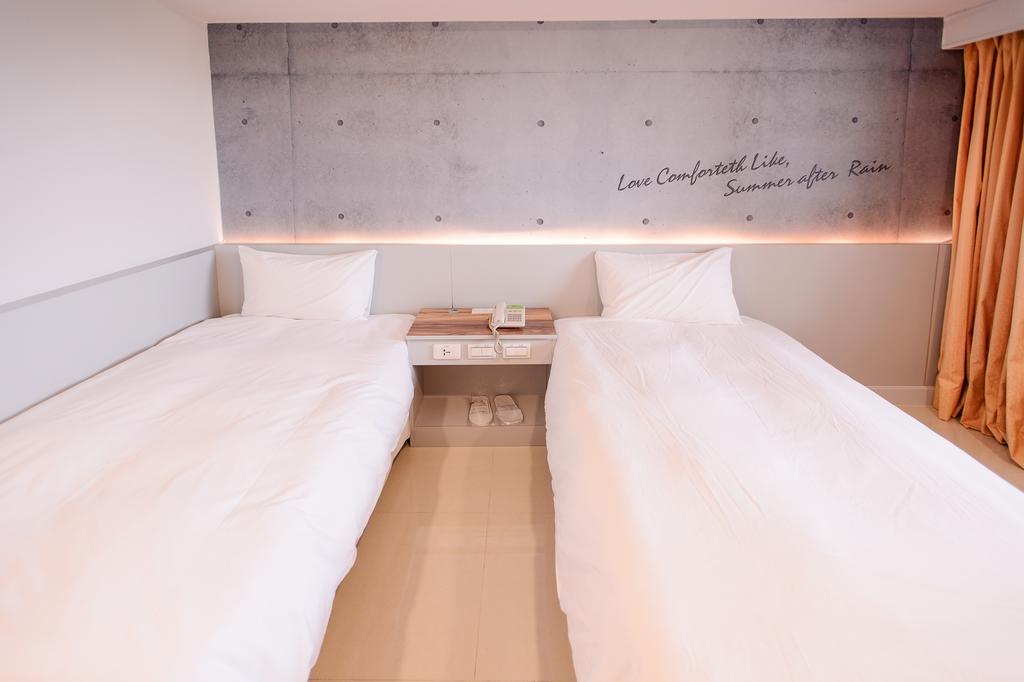 Kiwi-Taichung Station Branch 1 Hotel Екстериор снимка