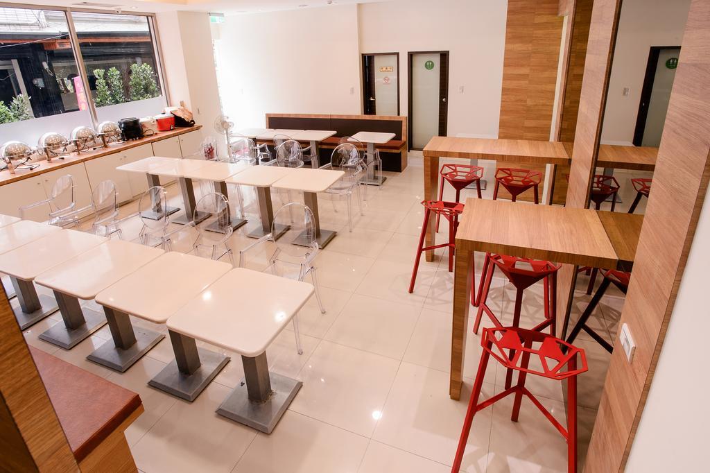 Kiwi-Taichung Station Branch 1 Hotel Екстериор снимка