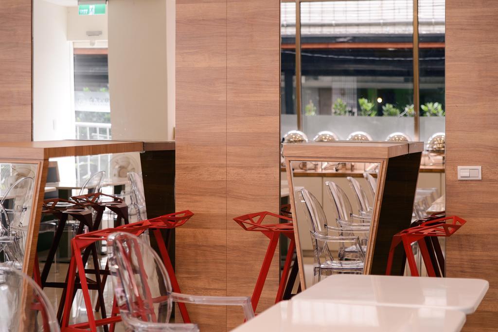 Kiwi-Taichung Station Branch 1 Hotel Екстериор снимка